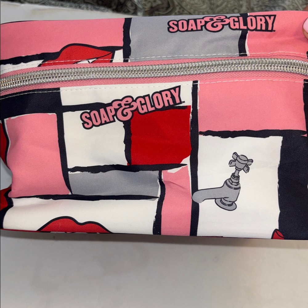 SOAP & GLORY NYLON VANITY CASE PINK RED WHITE BLACK LIPS DESIGN SILVER ZIPPER - Picture 8 of 13